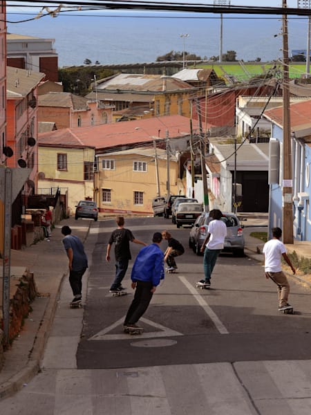 El terreno de Valparaíso es difícil para la práctica del skate al tener superficies abruptas y calles estrechas.