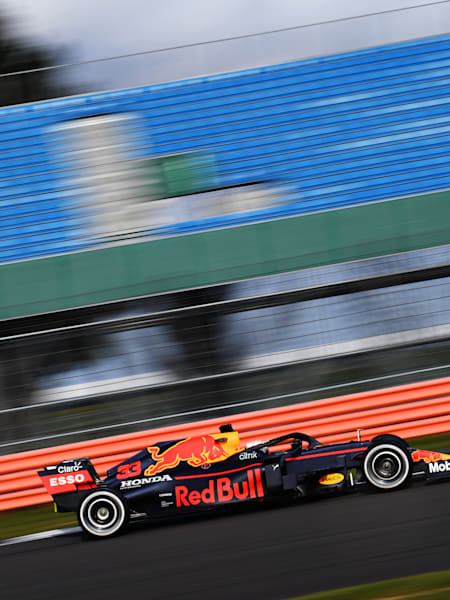 Max Verstappen prueba para Red Bull Racing en el circuito de Silverstone en 2020.