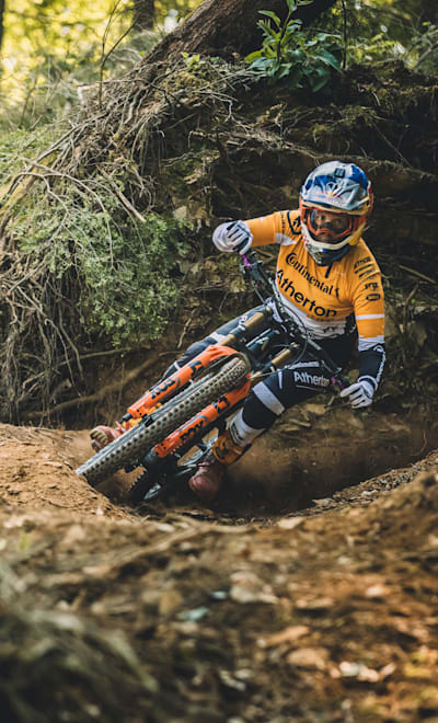 Rachel Atherton at the Red Bull Mountain Bike Performance Camp in Machynlleth in Mai 2023, Wales.