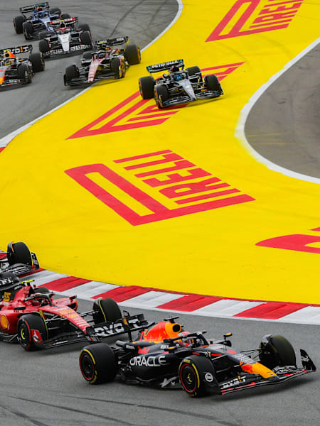 Max Verstappen na prowadzeniu po starcie GP Hiszpanii 2023
