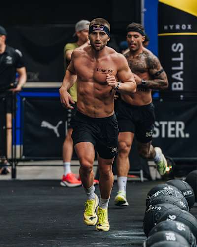 Jake Dearden i aksjon på HYROX verdensmesterskapet i Nice, Frankrike, den 9. juni 2024.  