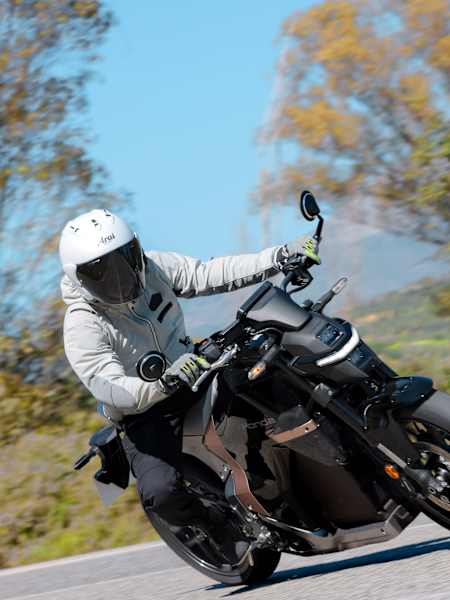 La moto WN7 possède toutes les qualités d’une Honda.
