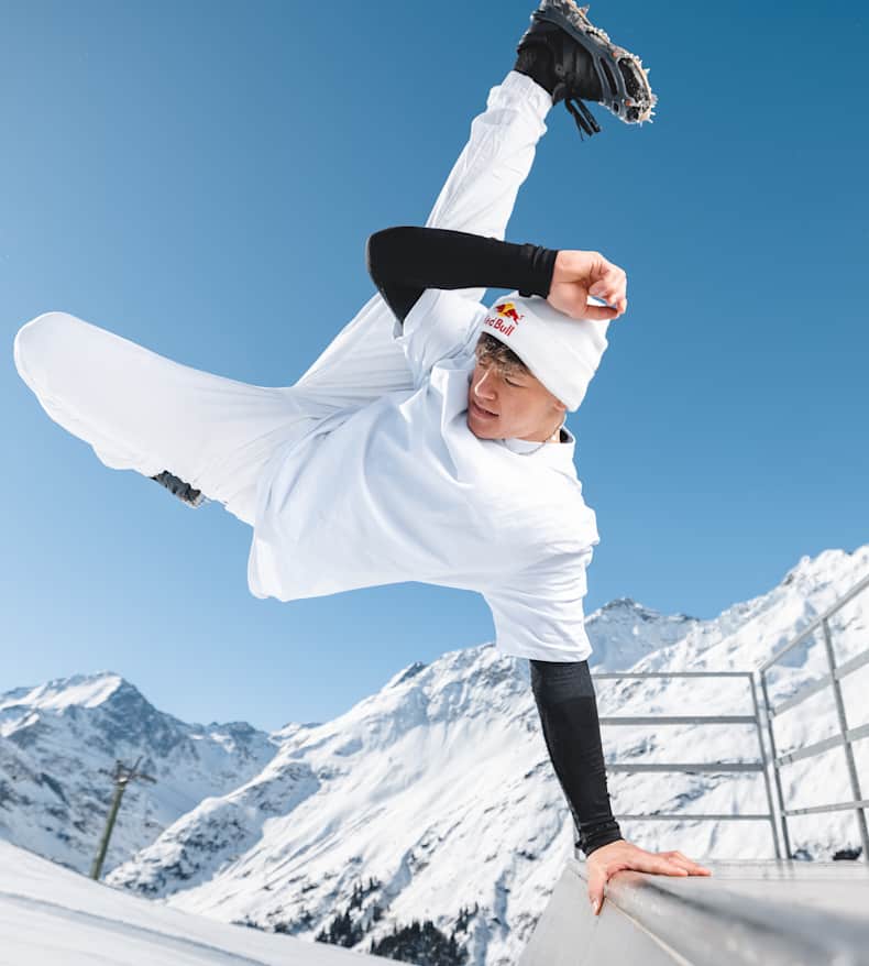 Rest Day 雪山でフリーランニング 動画 雪上 パルクール レッドブル