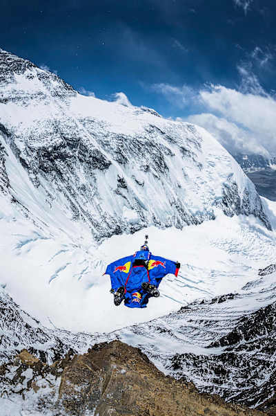 Valery Rozov jumps at the North Everest from 7,220m