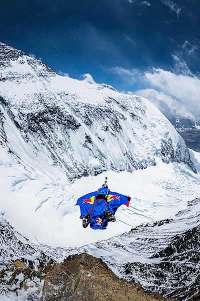 Valery Rozov jumps at the North Everest from 7,220m