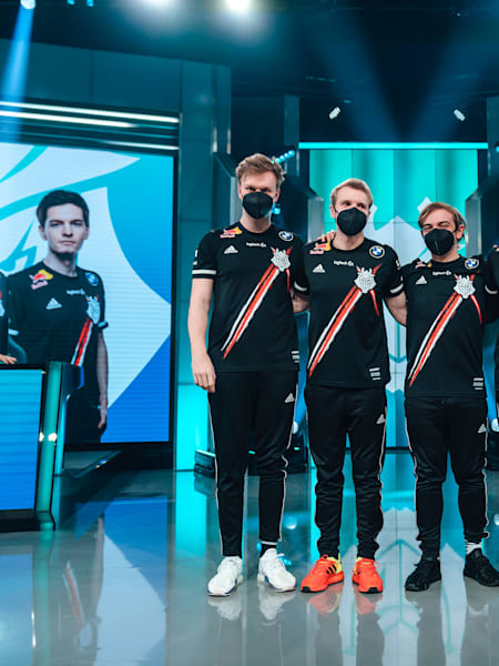 An image of the G2 Esports team on stage at the LEC Studio.