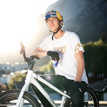 Fabio Wibmer poses on his Canyon Trial Bike.