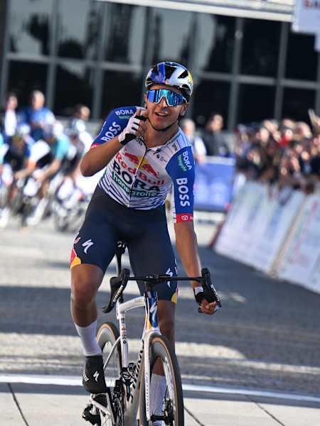 Davide Donati wins stage 2 at Giro di Sardegna