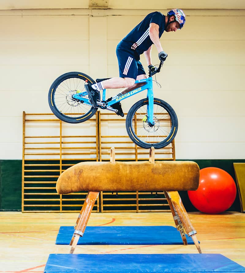 Danny MacAskill top 6 de ses meilleurs moments Videos
