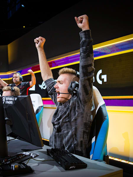 NiKo plays at ESL One New York