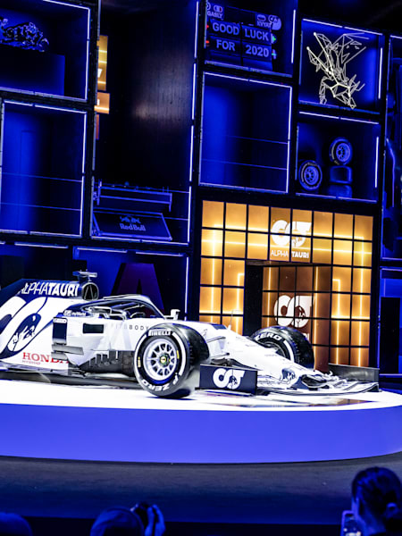 Scuderia Toro Rosso Scuderia AlphaTauri-yə çevrilir
