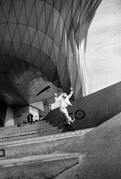 Matthias Dandois vor dem Musée des Confluences in Lyon.