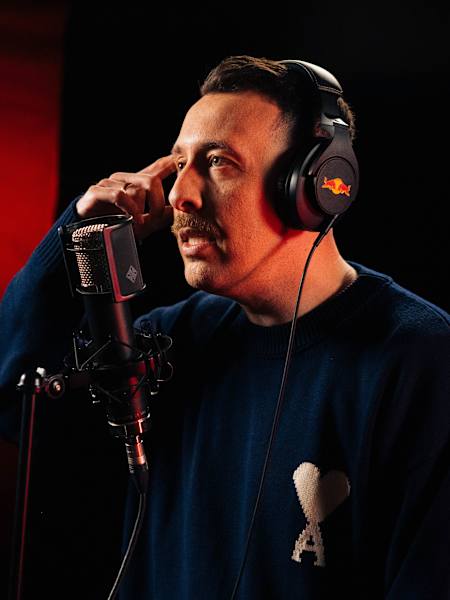 Avi w Red Bull 64 Bars