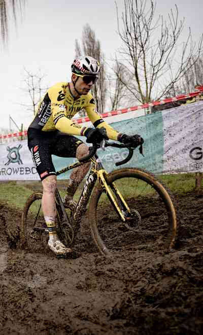 Wout Van Aert beim Rennen der Elite-Männer beim Super Prestige 2025 in Gullegem, Belgien, am 4. Januar 2025.