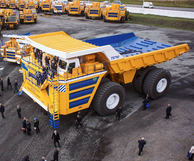 5 Biggest Dump Trucks In The World Red Bull