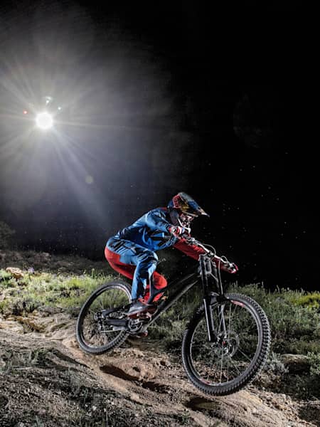 Top 5 des meilleurs clairages VTT pour rouler de nuit
