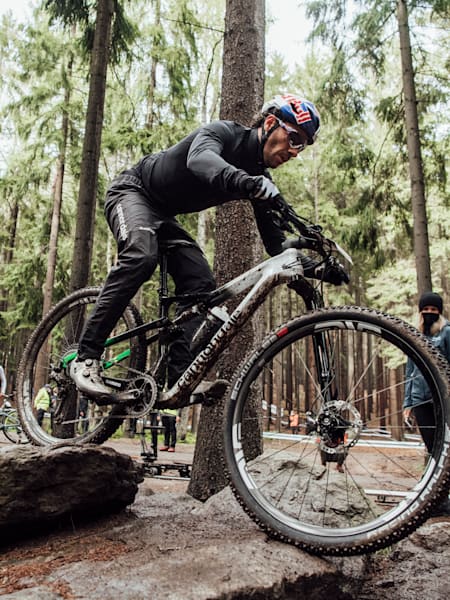 Henrique Avancini mostra la linea giusta sul rock Garden di Nove Mesto
