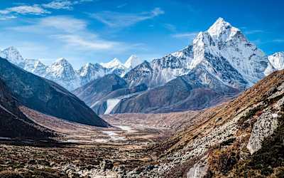 Le K2 est la deuxième montagne la plus haute du monde et du Karakorum, une chaîne de montagnes qui s'étend entre le nord du Pakistan, l'Inde et l'ouest de la Chine