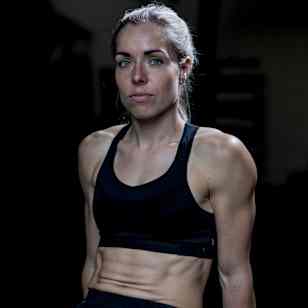 La coureuse d'obstacle Ida Mathilde Steensgaard pose pour un portrait à la Red Bull Photography Academy à Copenhague, au Danemark, le 12 juin 2019.