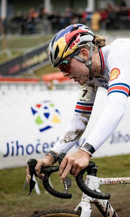 Zoe Backstedt in action at the 2024 UCI CX World Championships in Tabor, Czech Republic, on February 4, 2024.