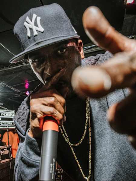 A photo of Rakim, from Eric B & Rakim, performing live in Philadelphia, 2015.