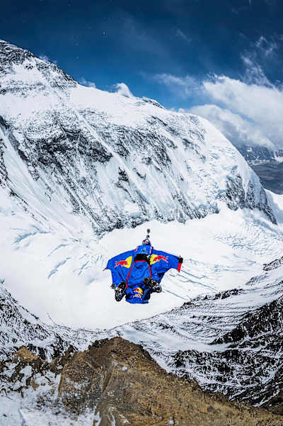 Valery Rozov jumps at the North Everest from 7,220m