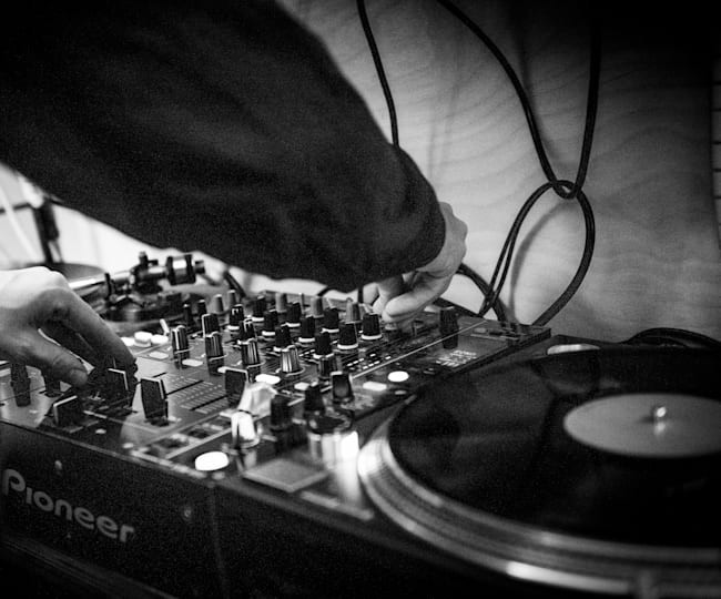 Meet The Rebel Djs Making Waves In Pirate Radio In 2020