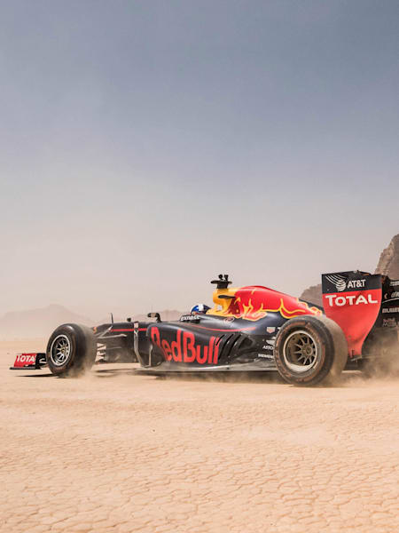 2016.5.30| まるで火星の風景？ ヨルダンの砂漠をF1マシンが疾走