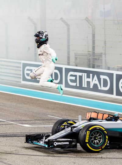 16 F1 阿布達比封關戰報 Nico Rosberg 勇奪世界冠軍