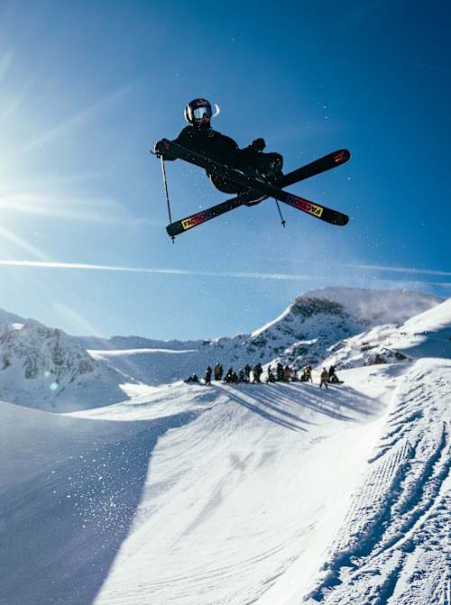 Eileen Gu beim Skifahren in der Halfpipe in Kitzsteinhorn, Österreich am 23. November 2023.