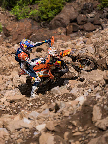 Manuel Lettenbichler i Billy Bolt podczas Red Bull Erzbergrodeo 2023 w Eisenerz w Austrii 11 czerwca 2023 r.