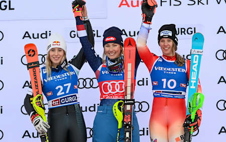 Lara Colturi, Mikaela Shiffrin und Camille Rast standen beim FIS Alpinen Skiweltcup in Gurgl, Österreich, am 23. November 2024 auf dem Podium.  