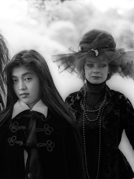 Un trío de góticas durante el famoso Goth Weekend en Whitby, Reino Unido, en 1992.