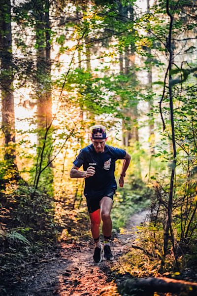 Fotografii ale participanților la Red Bull 400 2024 Innsbruck, Austria.