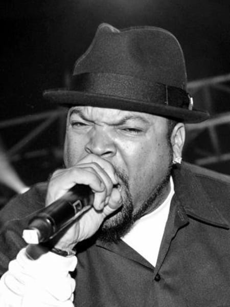 Retour sur les meilleurs clash du rap US : Le rappeur américain Ice Cube en concert à Metro City.