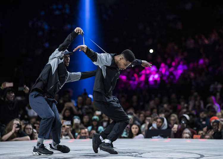 10 Iconic Party Dances Of The 2000s Videos When rap sensation soulja boy came out with his namesake hit crank that (soulja boy) in 2007 you could walk past a single neighborhood block without even three years later, the soulja boy crank is still one of the most popular and widely known hip hop dance moves around. 10 iconic party dances of the 2000s