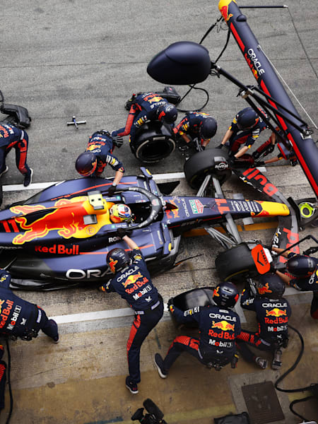 Sergio Pérez hace una parada en boxes durante el GP de España de F1 en 2023