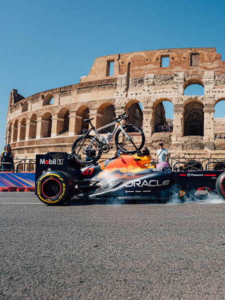 SL8 x RB8: Giro finale meets Formula 1 power