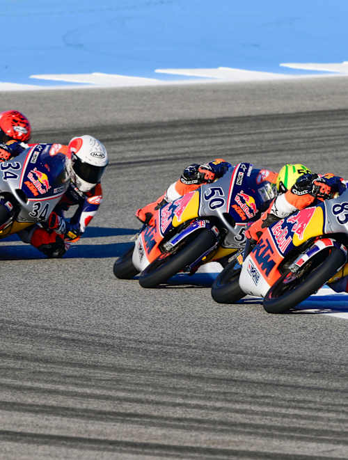 Kiattisak Singhapong tritt beim Stopp 01 des Red Bull MotoGP Rookies Cup in Jerez, Spanien, am 27. April 2025 an.