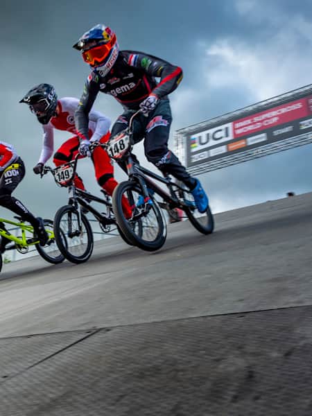 Twan van Gendt en acción durante la Copa del Mundo UCI BMX Supercross en Papendal, Arnhem, Holanda el 12 de mayo de 2019.