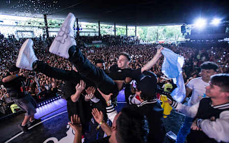 Argentine beats reigning champion Aczino in Buenos Aires rap classic.