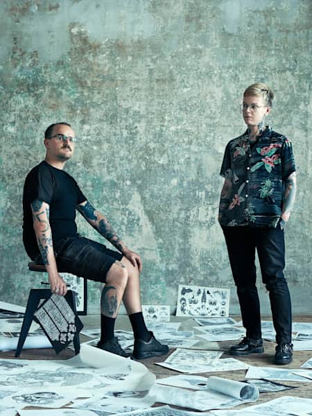 Le duo d'illustrateurs que les groupes de metal s'arrachent, Fortifem raconte les coulisses derrière ses plus grosses collaborations.