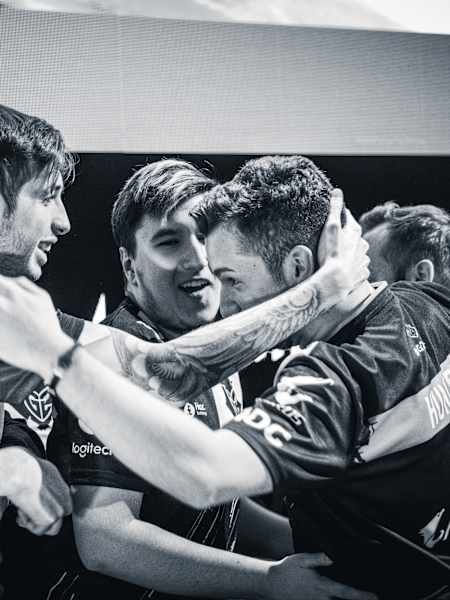 Image of huNter-, front right, celebrating with G2