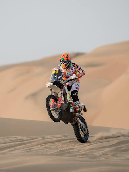 Laia Sanz, piloto del KTM Factory Team, durante la tercera etapa del Rally Dakar, de Pisco a Marcona, Perú, el 8 de enero de 2018.