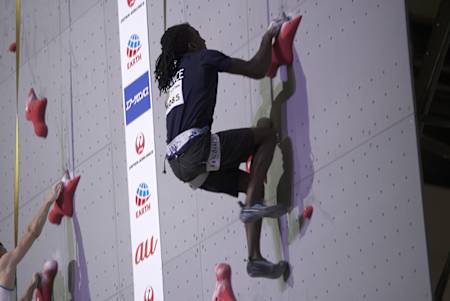 Le Français Mickaël Mawem a décidé de progresser dans l’escalade de vitesse. L’objectif pour lui est de devenir le grimpeur le plus rapide parmi les non-spécialistes. Et il est bien parti pour.