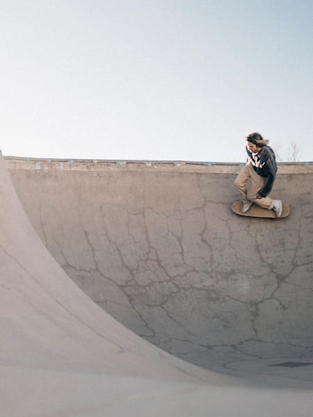 Surfskate en el skatepark de la Mar Bella, Barcelona - Yow surf