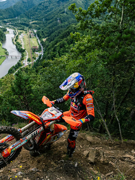 Manuel Lettenbichler vom RED BULL KTM FACTORY RACING Team während des vierten Offroad-Tages der FIM Hard Enduro World Championship 2023 Stop 3 - Red Bull Romaniacs in Sibiu, Rumänien am 29. Juli 2023.