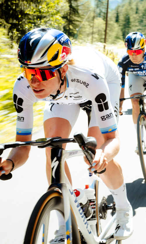 FDJ UNITED-SUEZ riders on their bikes with Red Bull helmets