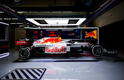 La decoración especial del Red Bull Racing antes del Gran Premio de Turquía de F1 en el Intercity Istanbul Park el 7 de octubre de 2021 en Estambul, Turquía.