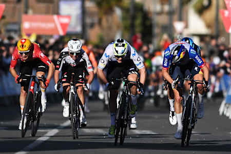 Emil Herzog sprintet nach einem Tag in der Ausreißergruppe auf Rang zwei.